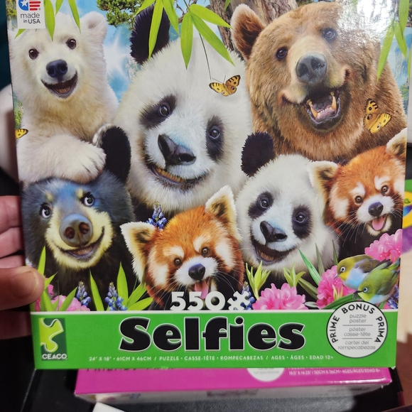 Ceaco Selfies 550 Piece Puzzle - Green and Multicolor - Picture 1 of 4